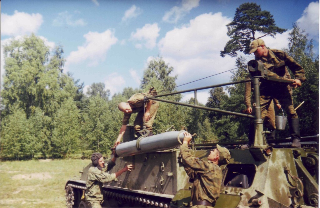 Soviet 3O8 240 mm rocket-assisted cargo projectiles in Syria - Armament ...